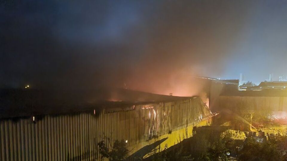 Geri dönüşüm fabrikasında yangın