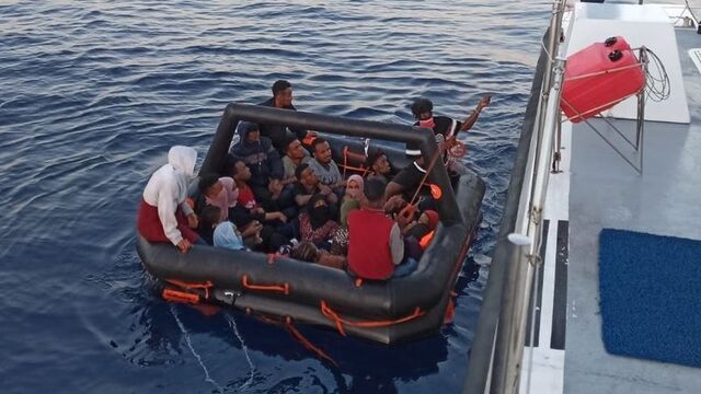 44 düzensiz göçmen yakalandı, 23'ü kurtarıldı
