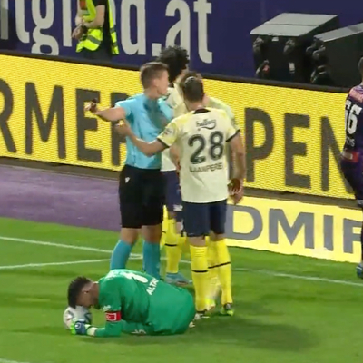 Altay Bayındır'a davul tokmağı atıldı