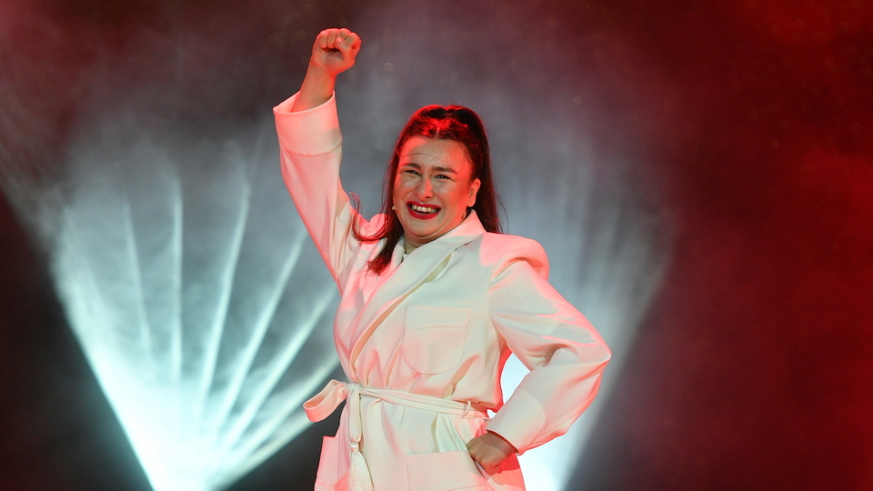 'Bütün kadınlar sahneye çıksın'