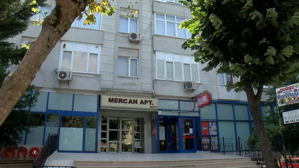 Dairesindeki kolonu kırınca 14 ev tahliye edildi