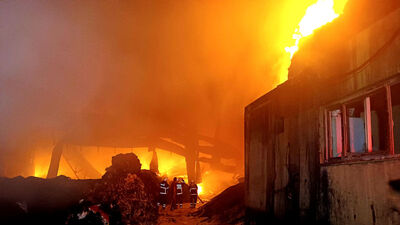 Fabrika yangını kontrol altında