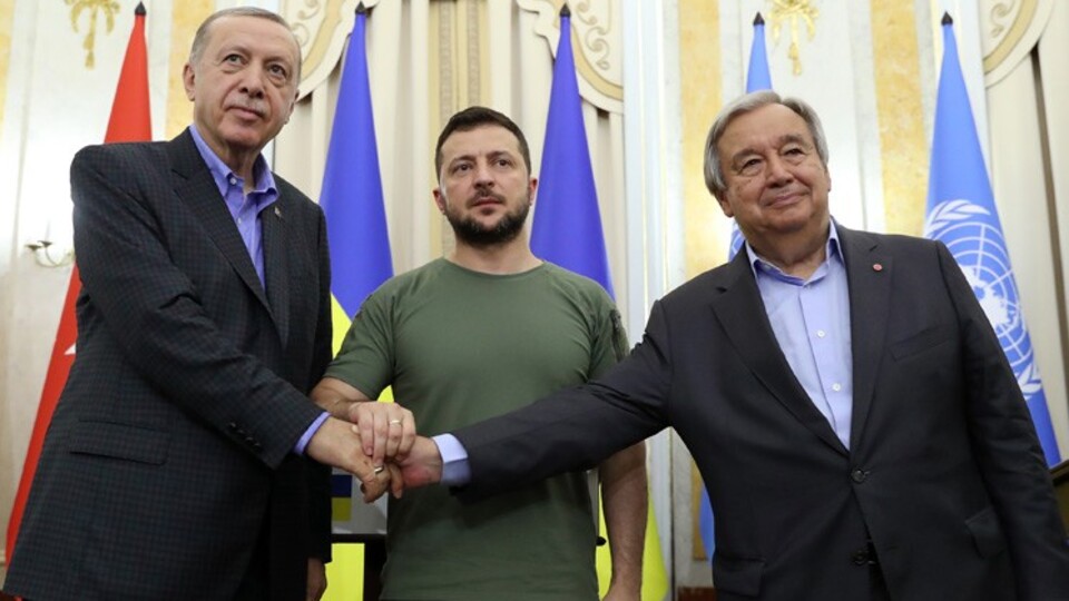 Le Figaro'dan Türkiye'ye diplomasi övgüsü