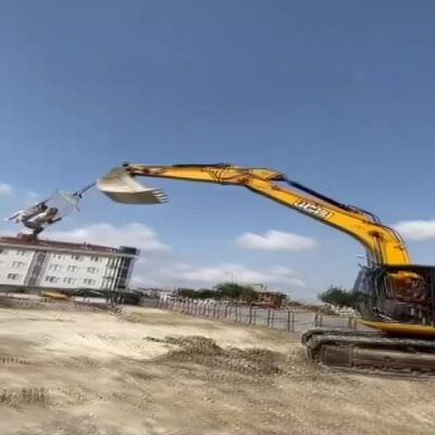 O anlar kamerada! İşçilerin eğlencesi yürekleri hoplattı!