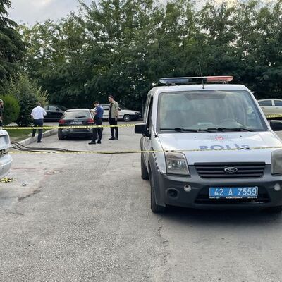 Eski kocasını vuracaktı kendisini vurdu!