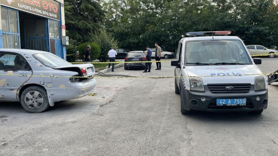 Eski kocasını vuracaktı kendisini vurdu!