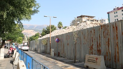 Dünyanın en saçma binasının enkazı isyan ettirdi!