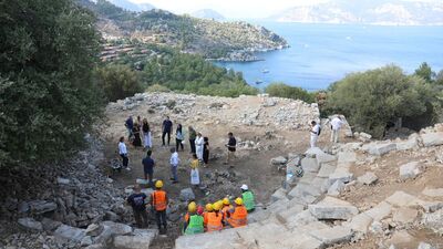 Amos Antik Kenti'nde tiyatro gün yüzüne çıkarılıyor