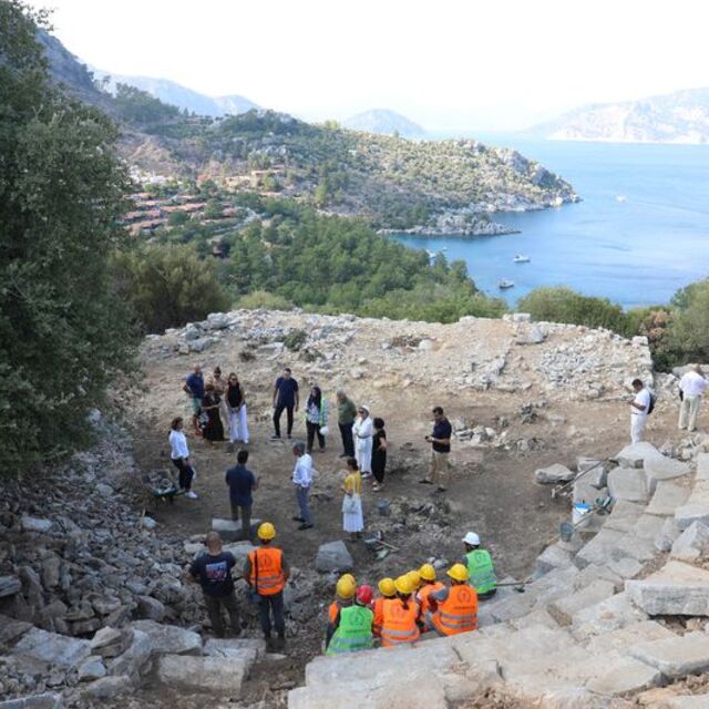 Amos Antik Kenti'nde tiyatro gün yüzüne çıkarılıyor