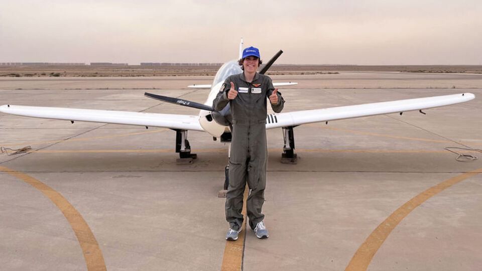 17 yaşında rekor kırdı: Dünyanın çevresini tek başına uçtu!