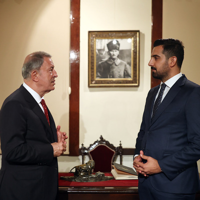 Bakan Akar'dan kritik mesajlar