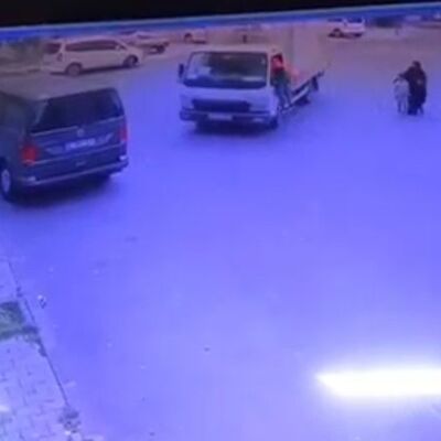 Kamyoneti camından içeri atlayıp durdurdu!