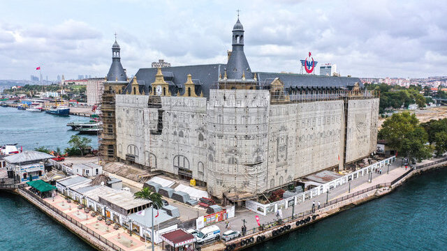 Asırlık Haydarpaşa Garı'nda restorasyon sürüyor