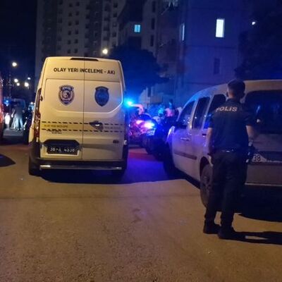 3 yaşındaki çocuk kazara babasını vurdu