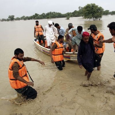 Pakistan'da sel: 1033 kişi öldü!