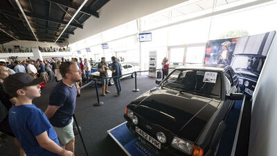 Prenses Diana'nın kullandığı otomobil satıldı