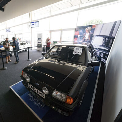 Prenses Diana'nın kullandığı otomobil satıldı