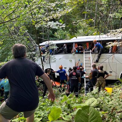 Bursa'da tur otobüsü devrildi: Ölü ve yaralılar var