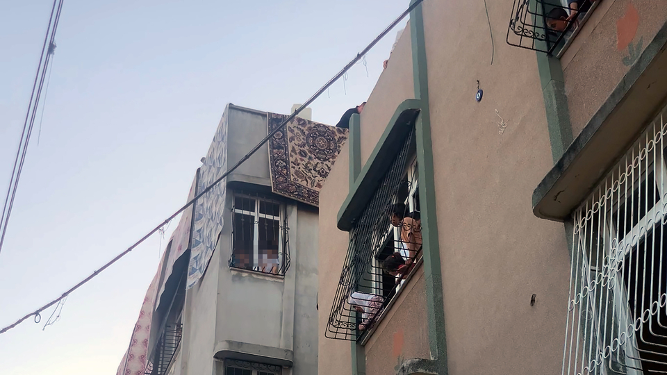 Polisten kaçtı, 14 yaşındaki çocuğu rehin aldı!