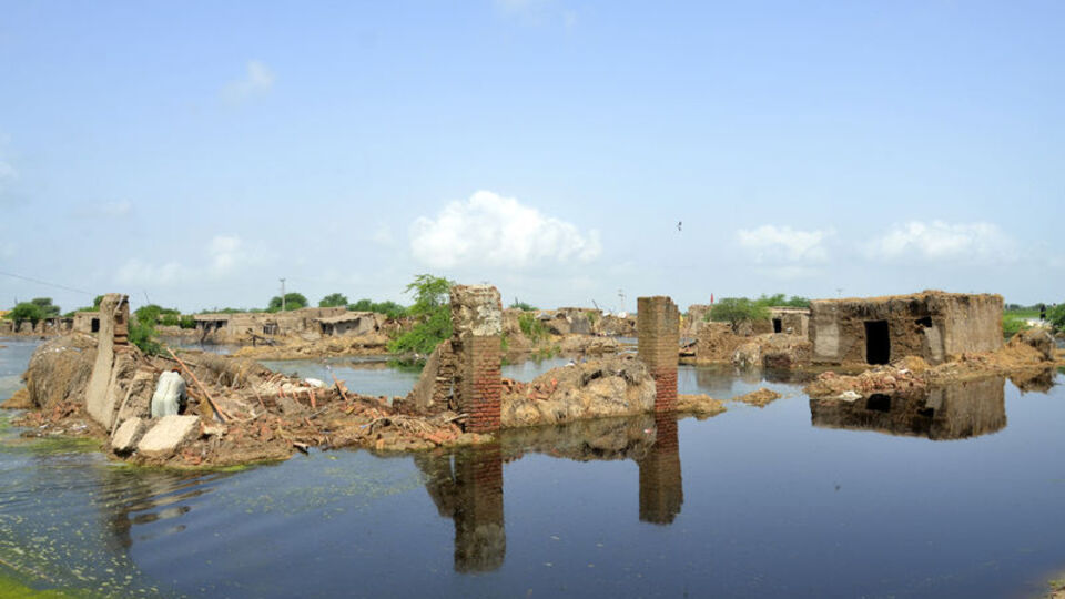Pakistan'daki sel felaketinde can kaybı artıyor