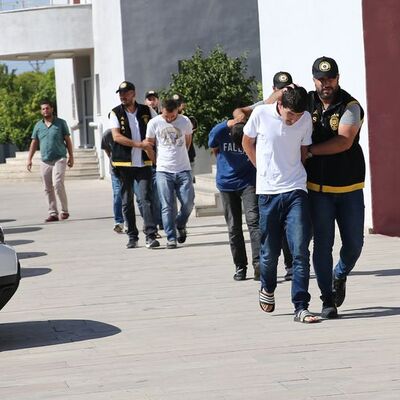 Cinayeti kırmızı örtü çözdü!