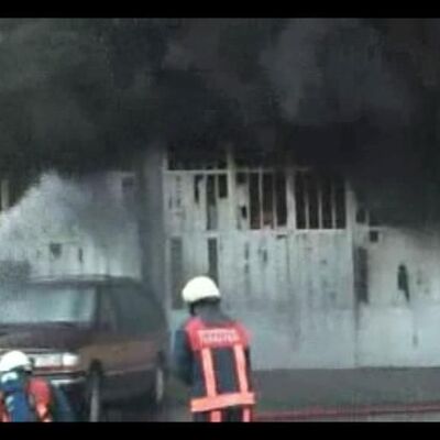 Beylikdüzü'ndeki yangın söndürüldü