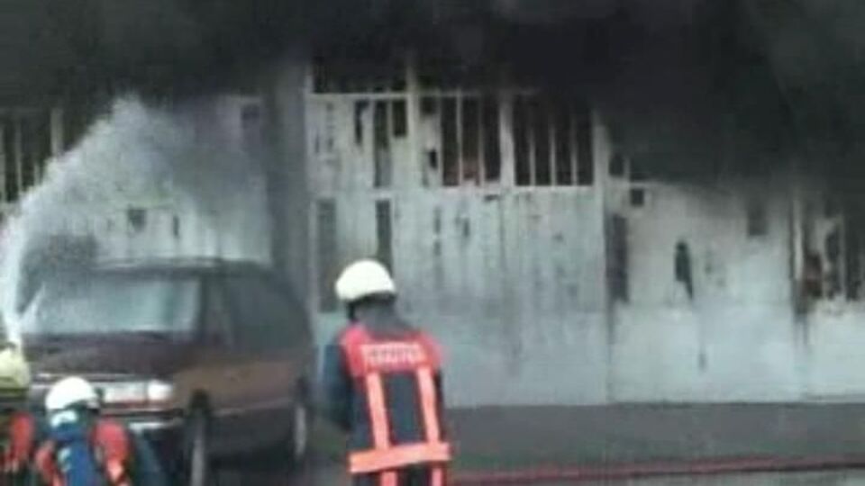 Beylikdüzü'ndeki yangın söndürüldü