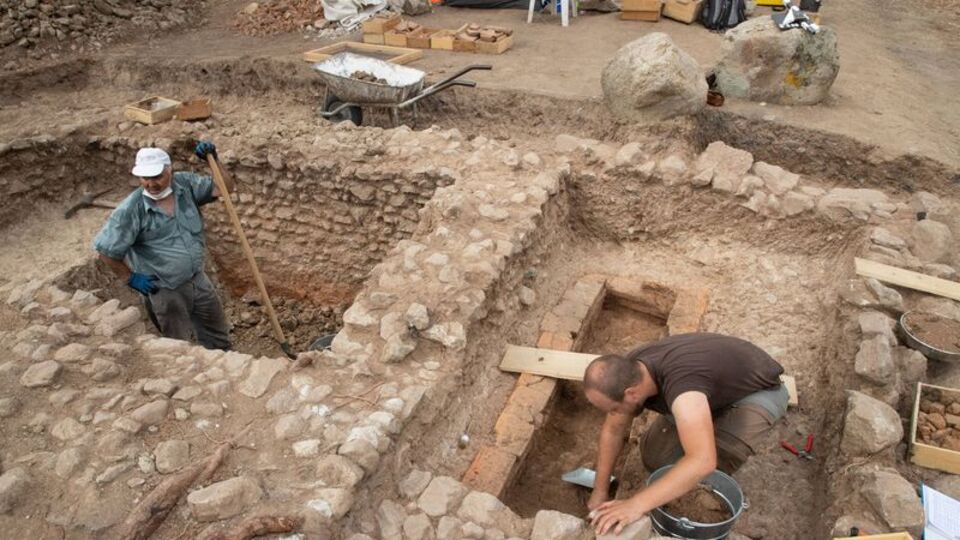 'Kuş Kahini'nin mezarı bulundu