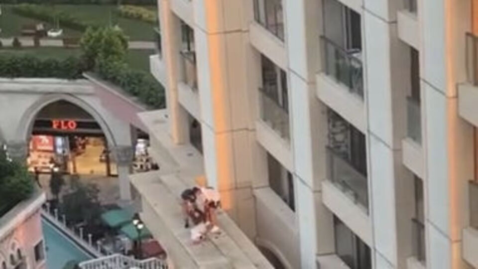 9'uncu kattan 6'ncı kata düştü! Mucize kurtuluş!