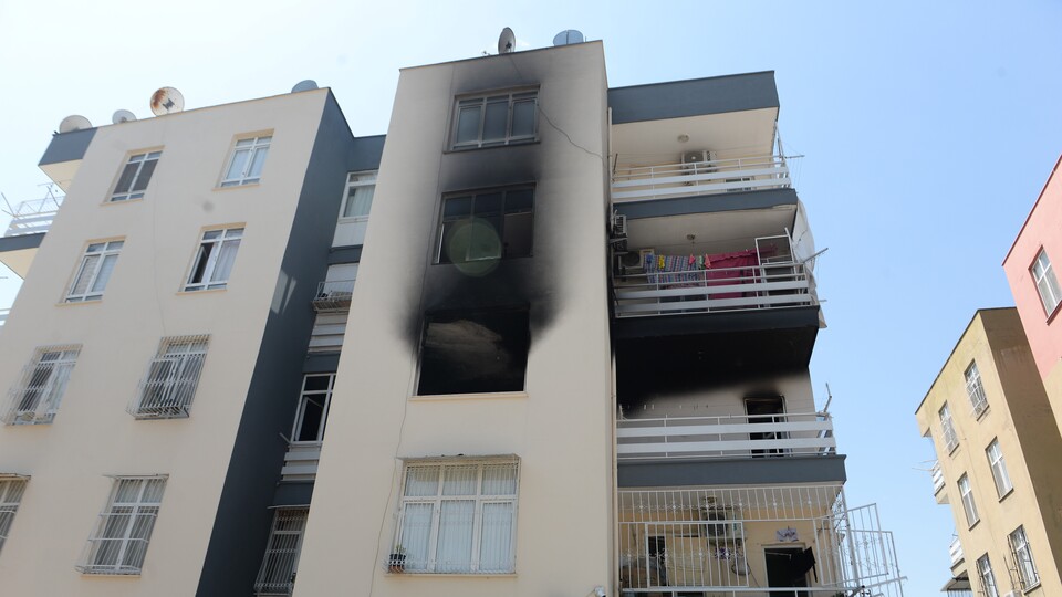 Evini ateşe verip içeride bekledi! İfadesi ortaya çıktı