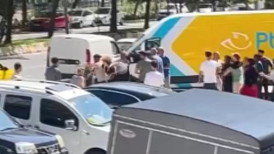 Taksimetre kavgasında yumruklar havada uçuştu!