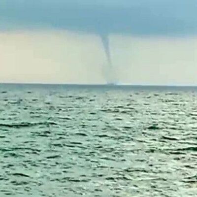 O anlar kamerada! Karadeniz'de hortum!