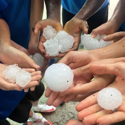 Tenis topu büyüklüğünde dolu yağdı