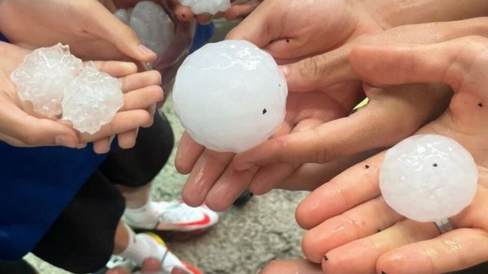 Tenis topu büyüklüğünde dolu yağdı