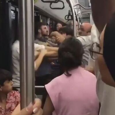 O anlar kamerada! Halk otobüsünde feci kavga!