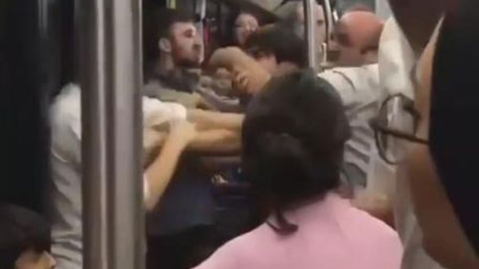 O anlar kamerada! Halk otobüsünde feci kavga!