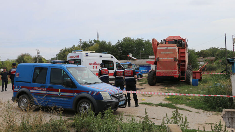 Baba-oğula köy meydanında infaz!