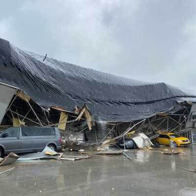 Bursa'da terminalin çatısı çöktü!