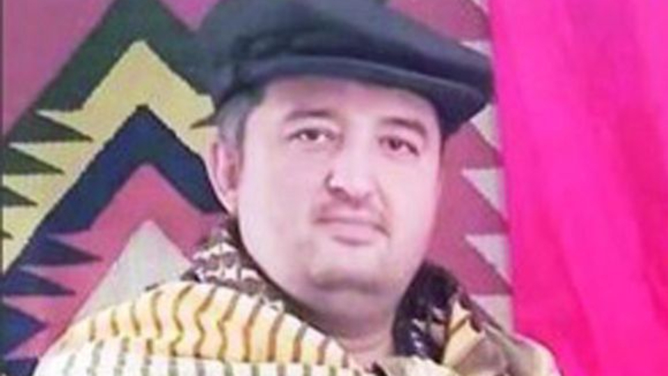 2 aylık eşini boğazından bıçaklayarak öldürdü!