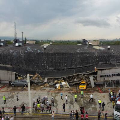 Bursa'daki dehşet anları kamerada! Terminalin çatısı böyle çöktü
