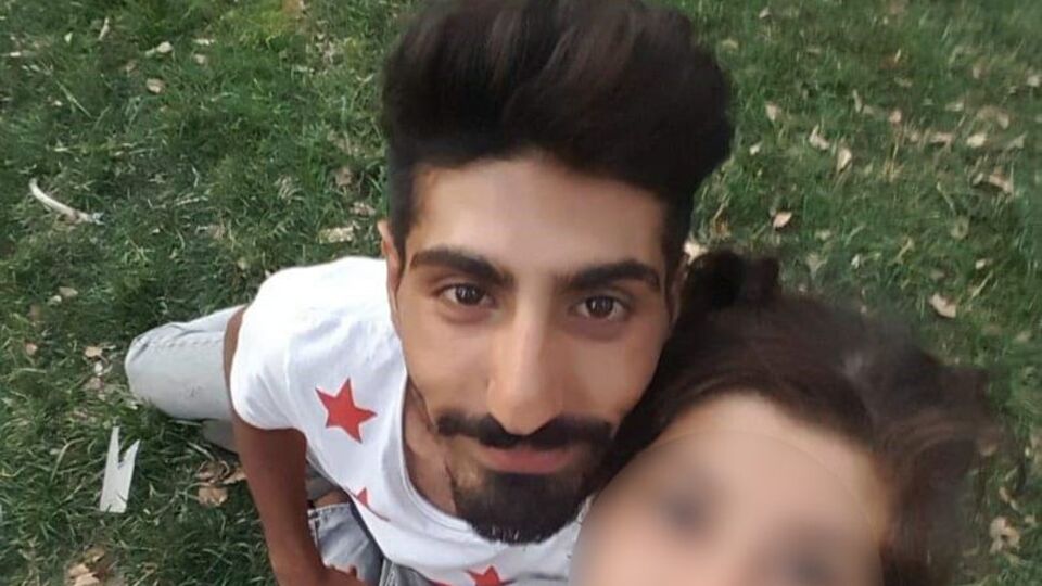 Kız arkadaşı göğsünden bıçaklayarak öldürdü!