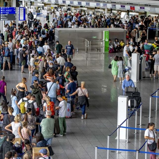 Almanya'da kriz sürüyor: 800 uçuş iptal
