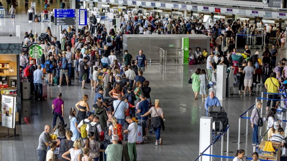 Almanya'da kriz sürüyor: 800 uçuş iptal