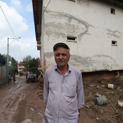 Sel sularının sürüklediği adam yaşadığı dehşeti anlattı