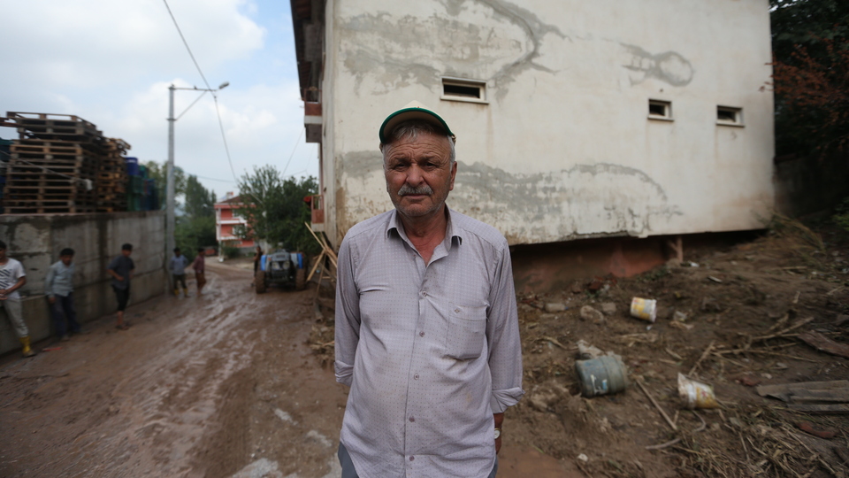 Sel sularının sürüklediği adam yaşadığı dehşeti anlattı