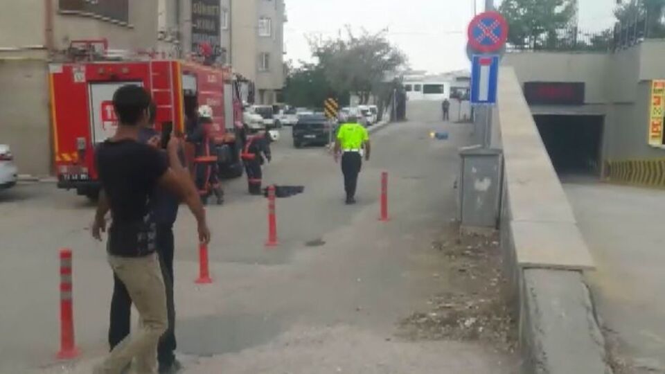 Alev alan tüpü 5'inci kattan aşağı attı!