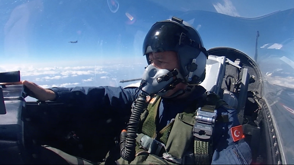 Bakan Akar F-16 kokpitinde