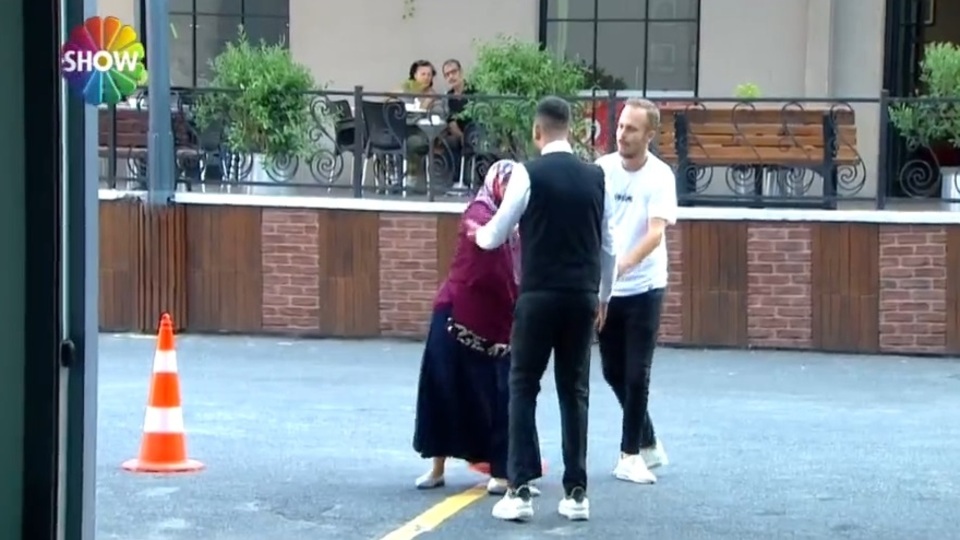 Stüdyoyu terk ettiler