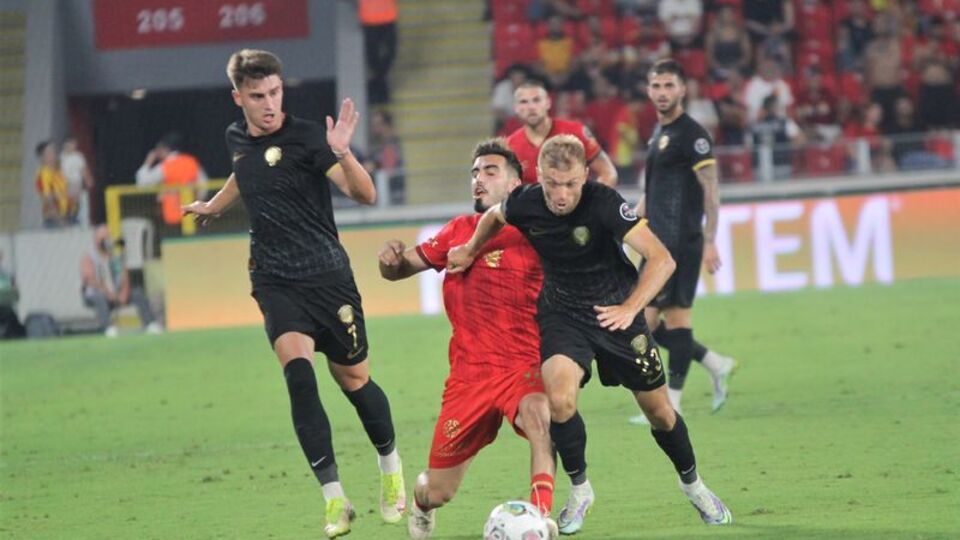 İzmir'de sessiz açılış