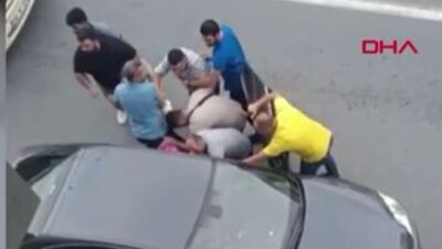 Aracını park etmek isteyen polis darbedildi